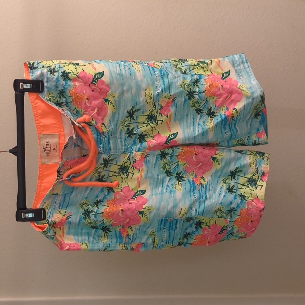 Hollister Mens swim shorts. Medium.